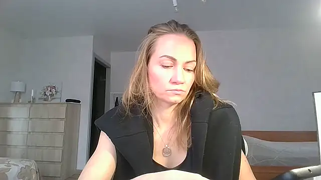 Snapshot of Thavione chatting on 02-11-26, 08:52 Thavione online show from 02-11-26, 08:52