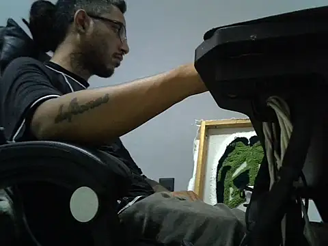 Snapshot of Astro_Game chatting on 10-11-25, 09:08 Astro Game online show from 10-11-25, 09:08