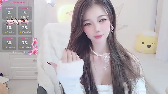 Snapshot of Coco-Di chatting on 10-18-25, 12:35 Coco-Di online show from 10-18-25, 12:35