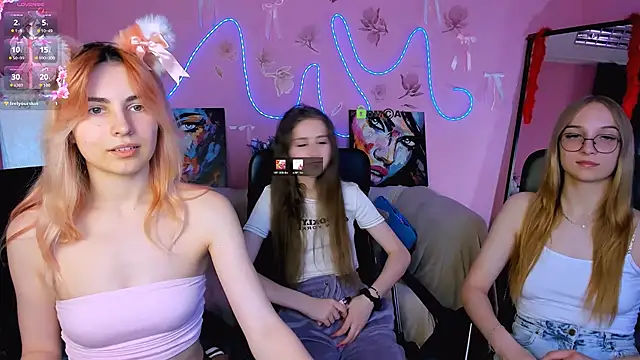 Snapshot of rebecca_smile chatting on 06-15-26, 07:16 rebecca smile online show from 06-15-26, 07:16