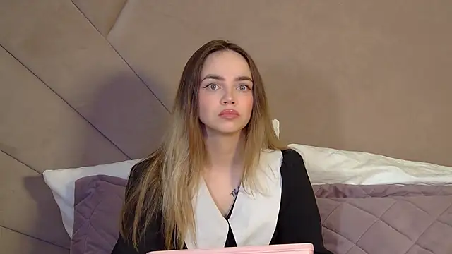 AnitaVenture online show from 04-17-26, 04:15