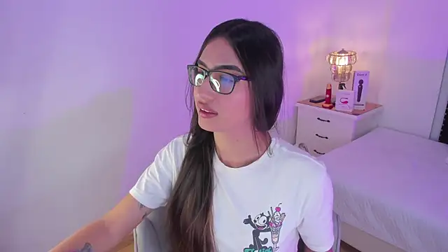 Snapshot of cherrylady_02 chatting on 10-05-25, 02:04 cherrylady 02 online show from 10-05-25, 02:04