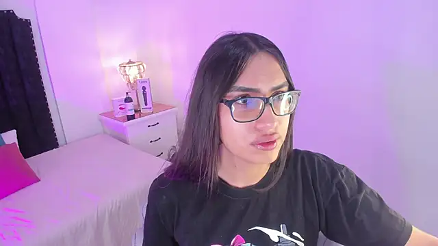 Snapshot of cherrylady_02 chatting on 10-17-25, 11:57 cherrylady 02 online show from 10-17-25, 11:57