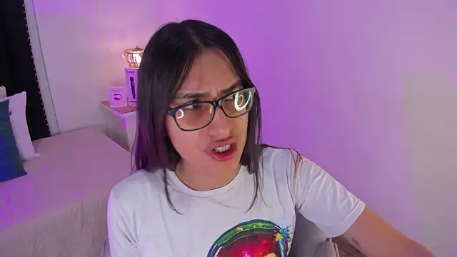 Snapshot of cherrylady_02 chatting on 10-18-25, 12:50 cherrylady 02 online show from 10-18-25, 12:50