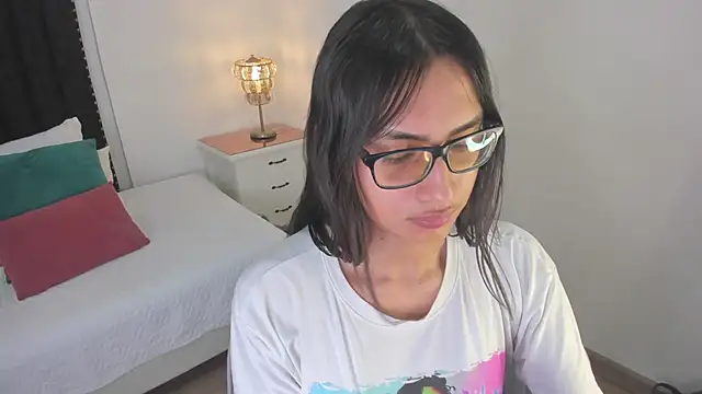 Snapshot of cherrylady_02 chatting on 10-19-25, 01:01 cherrylady 02 online show from 10-19-25, 01:01