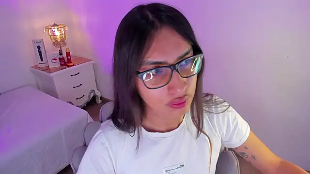 Snapshot of cherrylady_02 chatting on 10-23-25, 01:10 cherrylady 02 online show from 10-23-25, 01:10