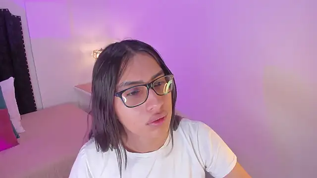 Snapshot of cherrylady_02 chatting on 10-26-25, 12:44 cherrylady 02 online show from 10-26-25, 12:44