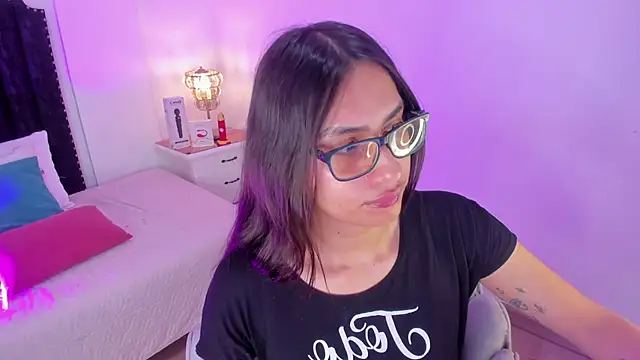 Snapshot of cherrylady_02 chatting on 10-28-25, 12:52 cherrylady 02 online show from 10-28-25, 12:52