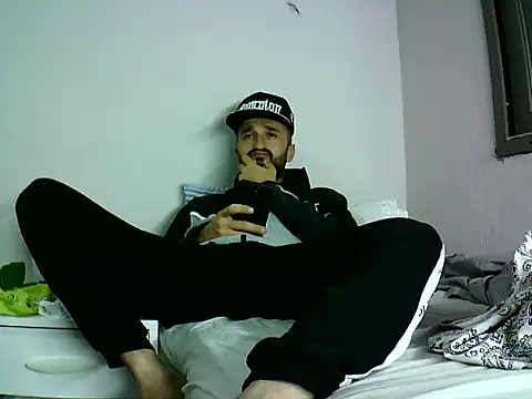 Snapshot of krerem chatting on 10-25-25, 03:51 krerem online show from 10-25-25, 03:51