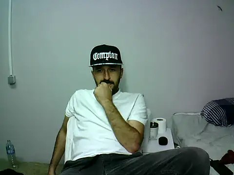 Snapshot of krerem chatting on 11-08-25, 02:06 krerem online show from 11-08-25, 02:06