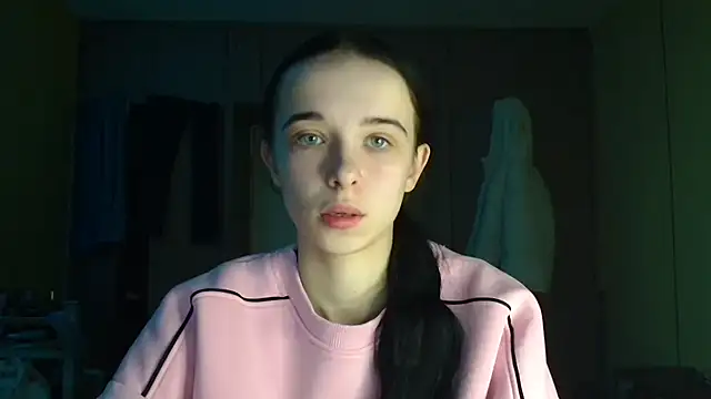 Emilia Light online show from 12-19-25, 07:04