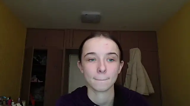 Snapshot of Emilia_Light chatting on 02-01-26, 10:25 Emilia Light online show from 02-01-26, 10:25