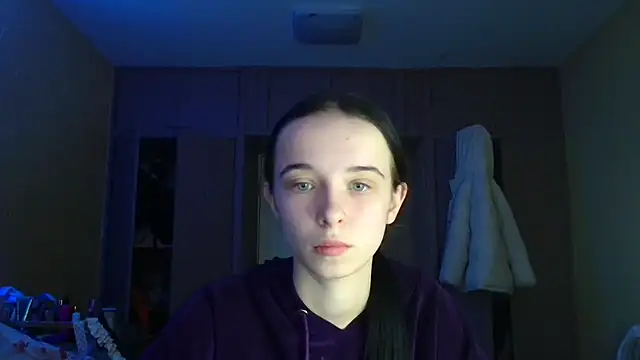 Snapshot of Emilia_Light chatting on 02-02-26, 07:29 Emilia Light online show from 02-02-26, 07:29