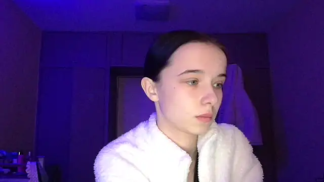 Snapshot of Emilia_Light chatting on 02-06-26, 06:40 Emilia Light online show from 02-06-26, 06:40