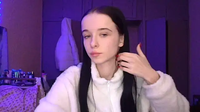 Snapshot of Emilia_Light chatting on 02-10-26, 06:39 Emilia Light online show from 02-10-26, 06:39