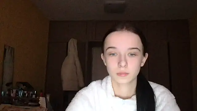 Snapshot of Emilia_Light chatting on 02-11-26, 05:45 Emilia Light online show from 02-11-26, 05:45
