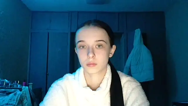 Snapshot of Emilia_Light chatting on 02-12-26, 05:52 Emilia Light online show from 02-12-26, 05:52