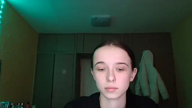 Snapshot of Emilia_Light chatting on 02-13-26, 12:34 Emilia Light online show from 02-13-26, 12:34