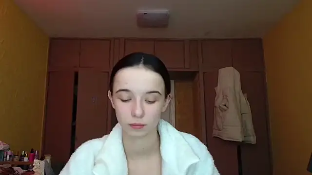 Snapshot of Emilia_Light chatting on 02-19-26, 07:59 Emilia Light online show from 02-19-26, 07:59