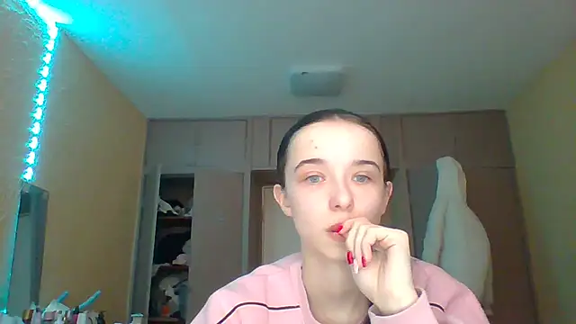 Snapshot of Emilia_Light chatting on 02-23-26, 06:55 Emilia Light online show from 02-23-26, 06:55