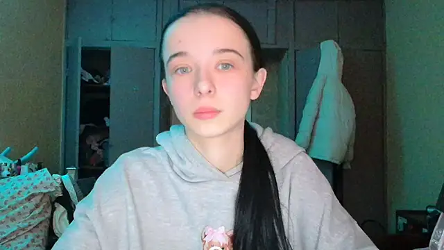 Snapshot of Emilia_Light chatting on 02-24-26, 07:06 Emilia Light online show from 02-24-26, 07:06