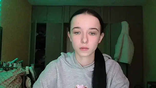 Snapshot of Emilia_Light chatting on 02-25-26, 06:34 Emilia Light online show from 02-25-26, 06:34