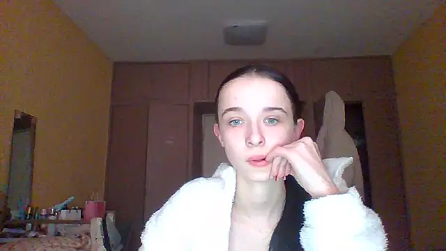 Snapshot of Emilia_Light chatting on 02-26-26, 08:13 Emilia Light online show from 02-26-26, 08:13