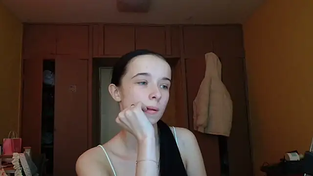 Snapshot of Emilia_Light chatting on 02-27-26, 02:17 Emilia Light online show from 02-27-26, 02:17