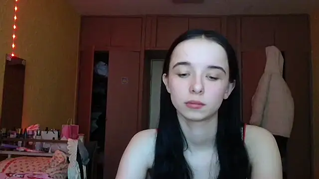 Snapshot of Emilia_Light chatting on 03-01-26, 09:00 Emilia Light online show from 03-01-26, 09:00