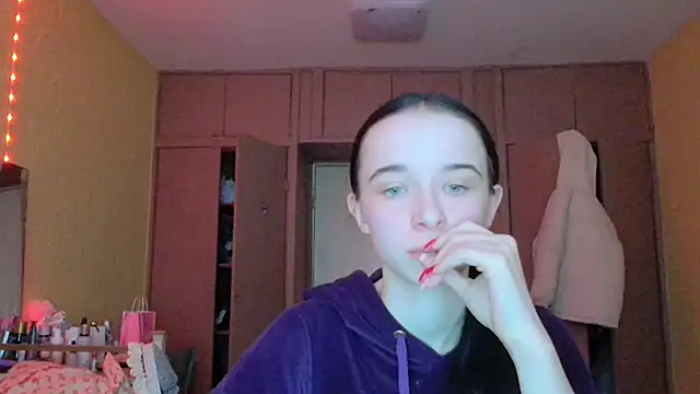 Snapshot of Emilia_Light chatting on 03-02-26, 06:36 Emilia Light online show from 03-02-26, 06:36