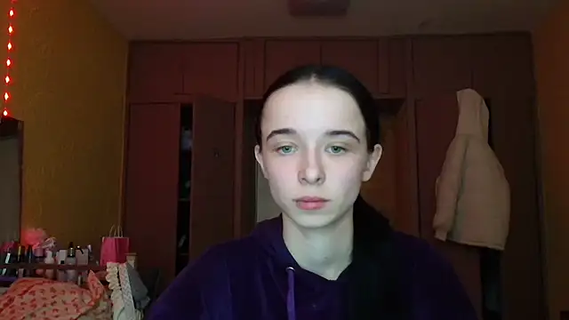 Snapshot of Emilia_Light chatting on 03-02-26, 08:21 Emilia Light online show from 03-02-26, 08:21