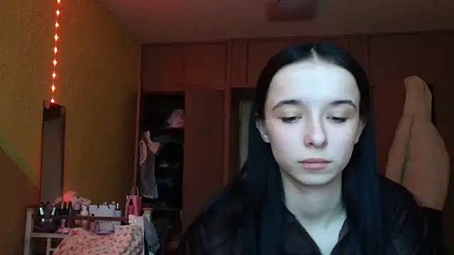 Snapshot of Emilia_Light chatting on 03-04-26, 08:31 Emilia Light online show from 03-04-26, 08:31