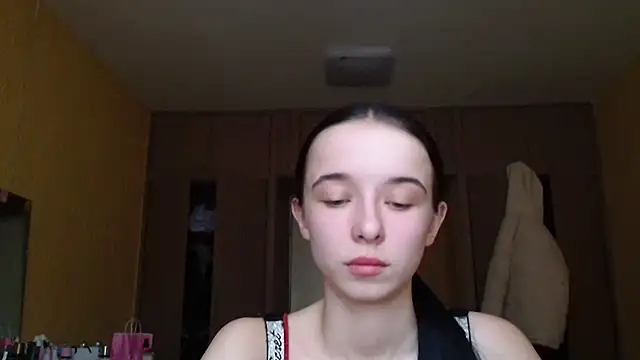 Snapshot of Emilia_Light chatting on 03-07-26, 08:22 Emilia Light online show from 03-07-26, 08:22