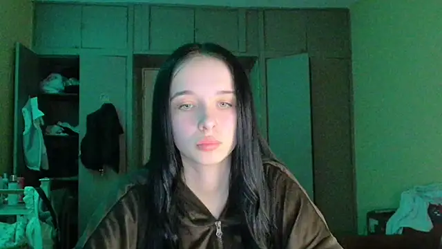 Snapshot of Emilia_Light chatting on 03-08-26, 04:11 Emilia Light online show from 03-08-26, 04:11