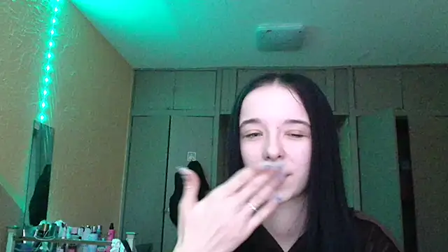 Snapshot of Emilia_Light chatting on 03-09-26, 06:17 Emilia Light online show from 03-09-26, 06:17