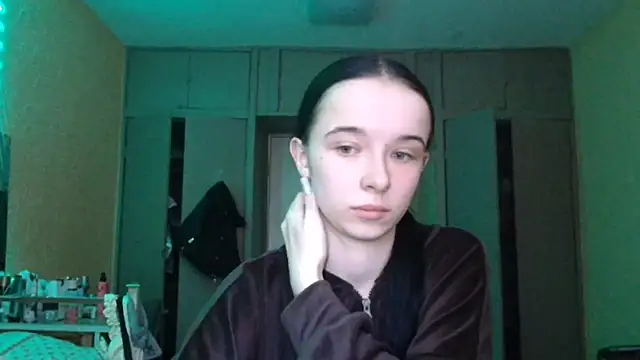 Snapshot of Emilia_Light chatting on 03-10-26, 05:45 Emilia Light online show from 03-10-26, 05:45