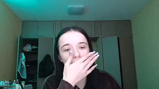 Snapshot of Emilia_Light chatting on 03-11-26, 06:30 Emilia Light online show from 03-11-26, 06:30
