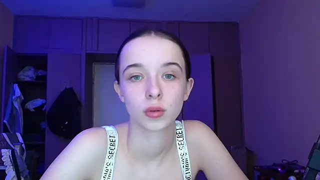 Snapshot of Emilia_Light chatting on 03-12-26, 01:39 Emilia Light online show from 03-12-26, 01:39