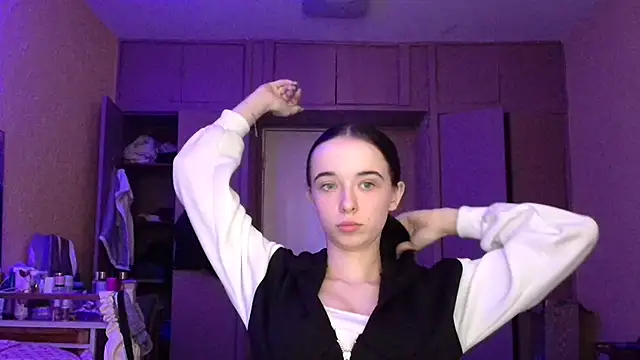 Snapshot of Emilia_Light chatting on 03-13-26, 07:26 Emilia Light online show from 03-13-26, 07:26