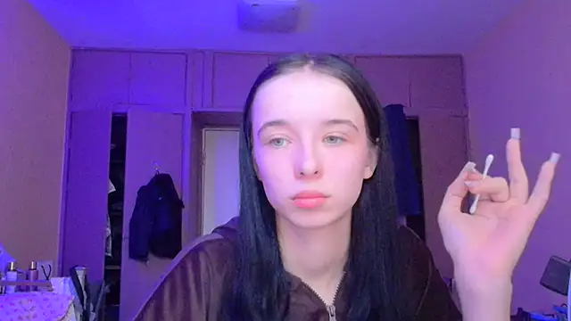 Snapshot of Emilia_Light chatting on 03-17-26, 07:12 Emilia Light online show from 03-17-26, 07:12