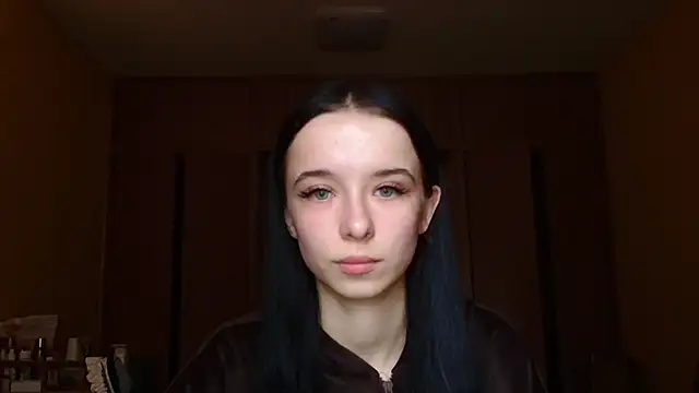 Snapshot of Emilia_Light chatting on 03-19-26, 06:50 Emilia Light online show from 03-19-26, 06:50