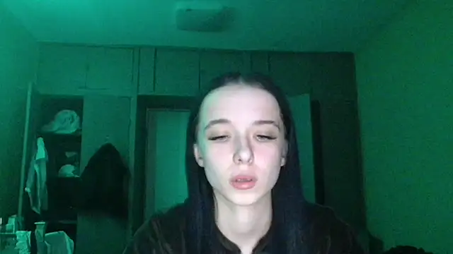 Snapshot of Emilia_Light chatting on 03-20-26, 03:28 Emilia Light online show from 03-20-26, 03:28