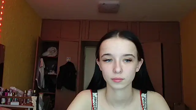 Snapshot of Emilia_Light chatting on 03-21-26, 09:36 Emilia Light online show from 03-21-26, 09:36