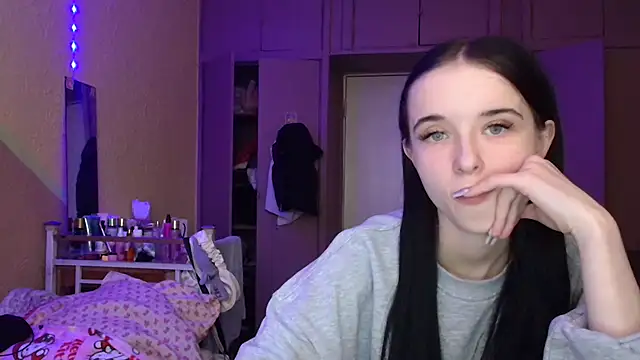 Snapshot of Emilia_Light chatting on 03-27-26, 01:22 Emilia Light online show from 03-27-26, 01:22