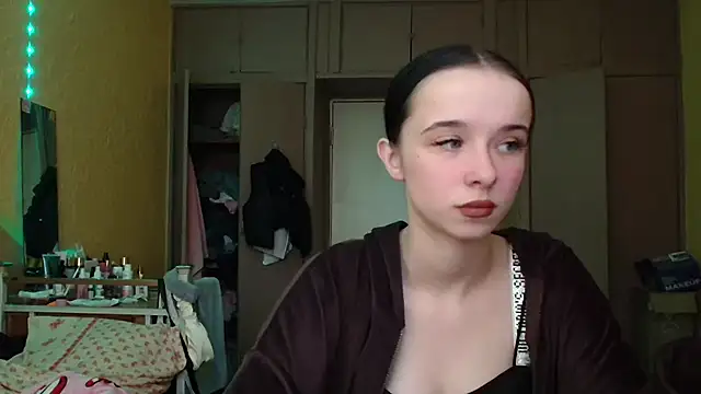 Snapshot of Emilia_Light chatting on 04-01-26, 02:14 Emilia Light online show from 04-01-26, 02:14