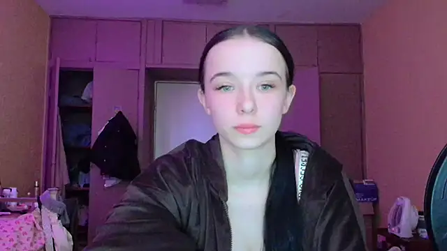 Snapshot of Emilia_Light chatting on 04-06-26, 06:25 Emilia Light online show from 04-06-26, 06:25