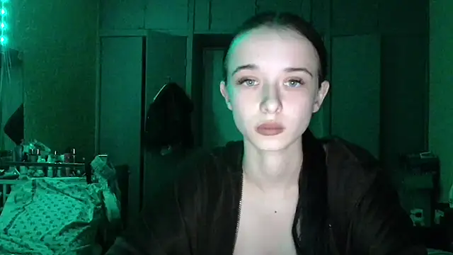 Snapshot of Emilia_Light chatting on 04-09-26, 06:02 Emilia Light online show from 04-09-26, 06:02