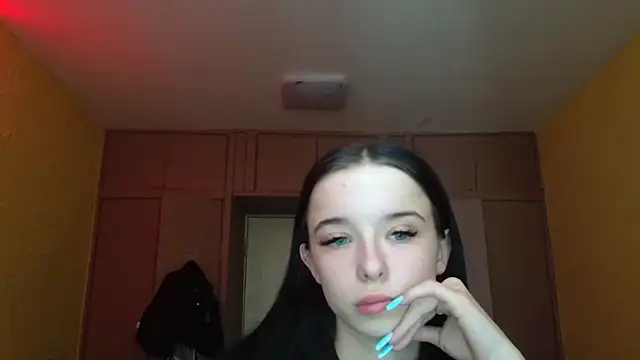 Snapshot of Emilia_Light chatting on 04-20-26, 08:39 Emilia Light online show from 04-20-26, 08:39