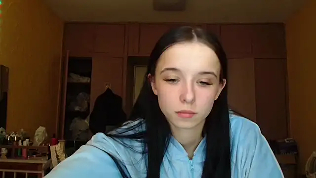Snapshot of Emilia_Light chatting on 04-28-26, 12:32 Emilia Light online show from 04-28-26, 12:32