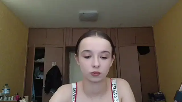 Snapshot of Emilia_Light chatting on 05-07-26, 10:20 Emilia Light online show from 05-07-26, 10:20
